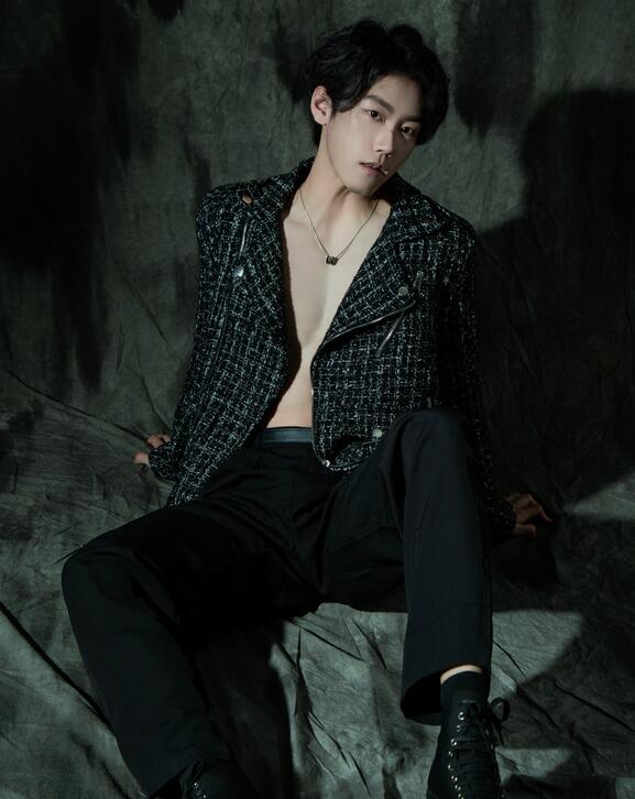 [YWW.ME] 2022.08.03 光影与男孩 温柔的朱朱