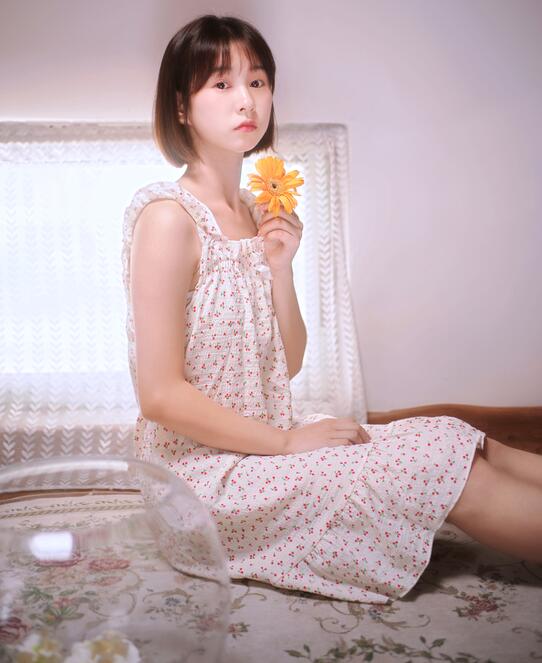 [YWW.ME] 2022.08.06 疯狂的鱼缸是我的宇航服，我带上心爱的非洲菊去登月 小微