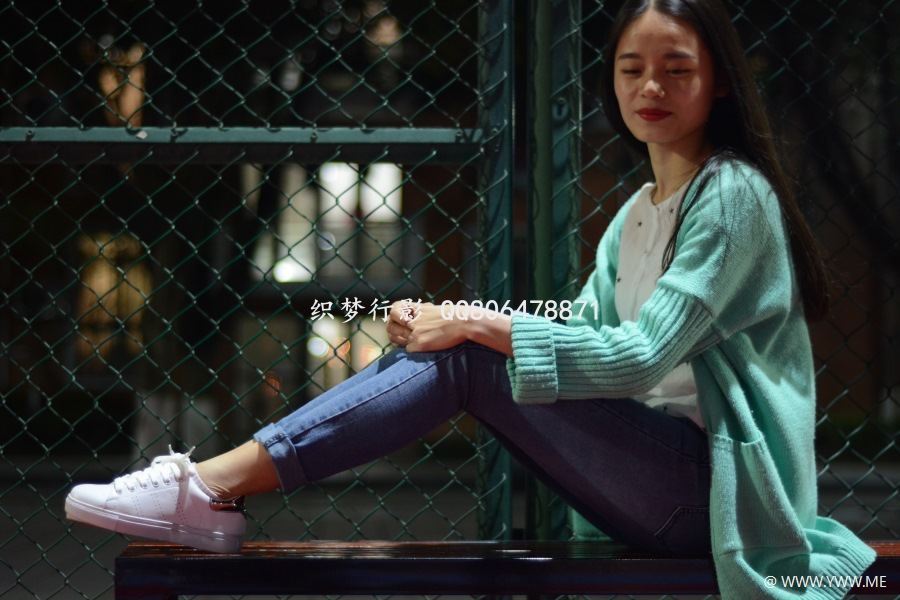 织梦行影摄影作品 NO.014 操场夜拍白袜小白鞋-像素点
