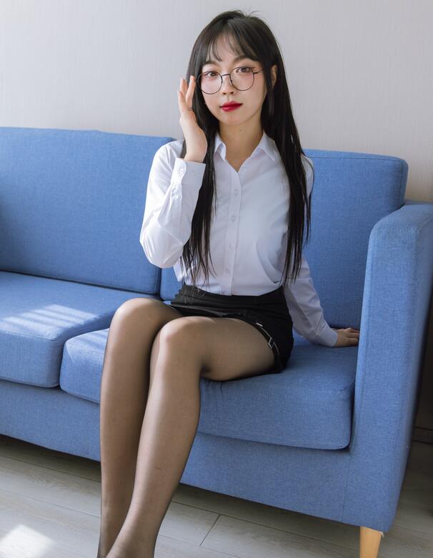 [BoBoSocks袜啵啵] NO.185 周周-ol制服、高跟鞋、黑丝（花絮版）