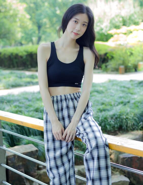 [YWW.ME] 2022.09.08 晨练日 饲猫少女-