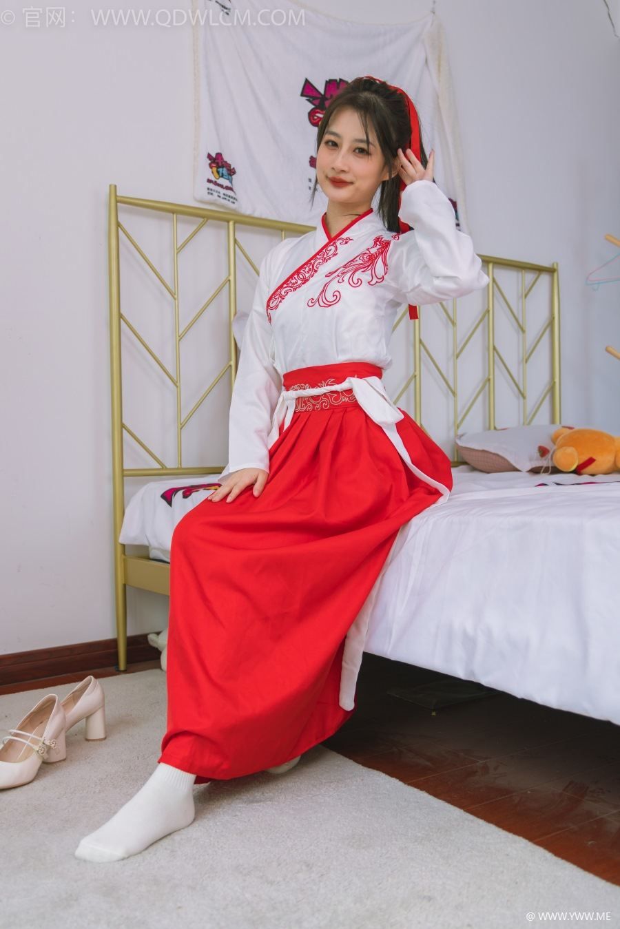 物恋传媒 NO.1482 卿卿-红衣少女-像素点