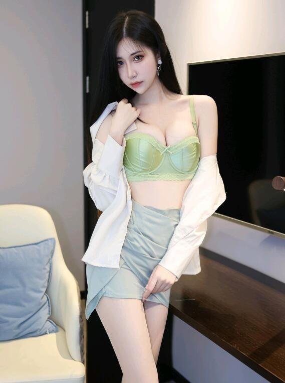 [XiuRen秀人网] 2023.04.10 No.6547 依娜Yina 短裙美腿