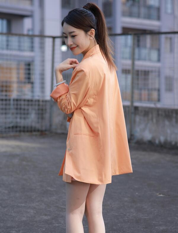[IESS异思趣向] 2022.12.19 丝享家 1303 小婕《橙色外套》