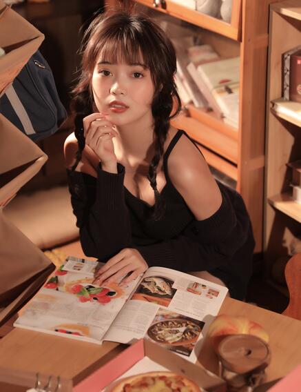 [YWW.ME] 2022.11.07 焦糖奶茶 小薇人儿