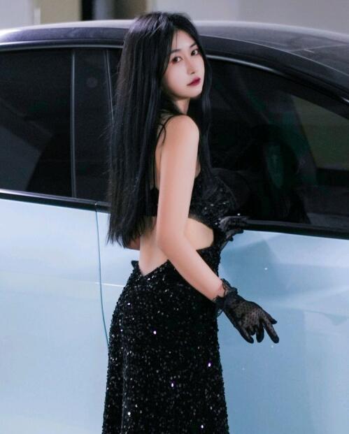 [XiuRen秀人网] 2023.06.08 No.6881 laura阿姣 美腿黑丝