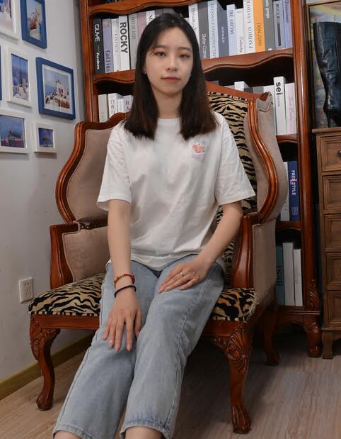 [Sexy Asian Girls Feet] NO.017 美女YIYI性感的40码大脚丫（牛仔裤棉袜裸足2）