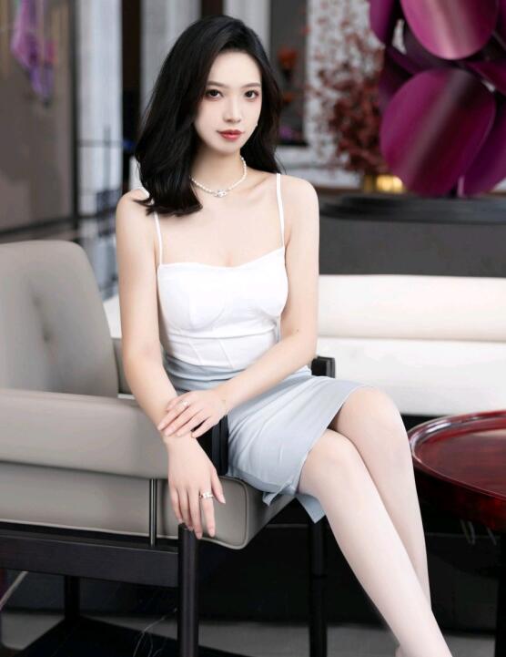 [XiuRen秀人网] 2023.06.12 No.6898 郑颖姗Bev 丝袜美腿