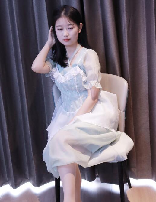 [初夏女神] 009 念念~绿野仙踪M码连衣裙搭回力球鞋
