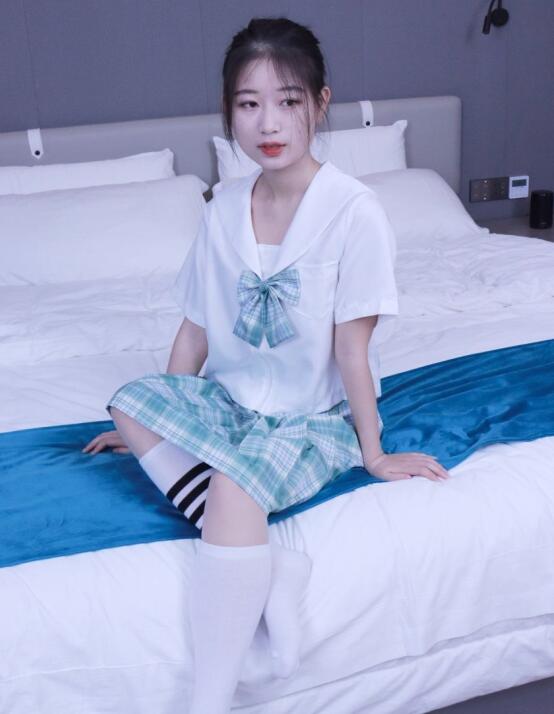 [初夏女神] 013 念念~常规S码绿色JK套搭配小白鞋