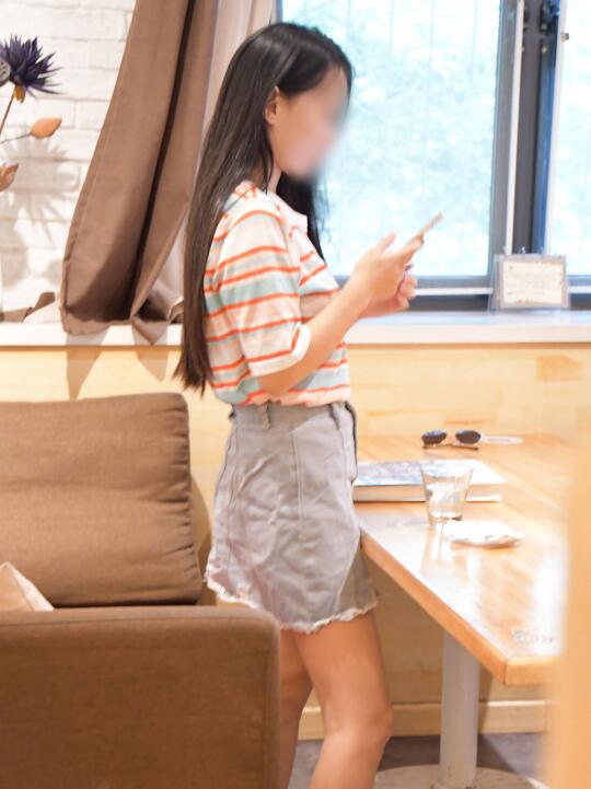 [YJ街拍] 021 咖啡馆遇见贝壳头女孩