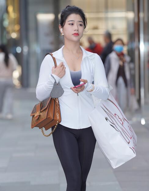 街拍太郎作品 黑色紧身裤少妇