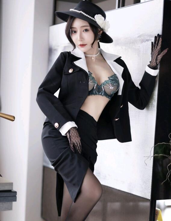 [XiuRen秀人网] 2023.07.07 No.7048 王馨瑶yanni 黑丝美腿