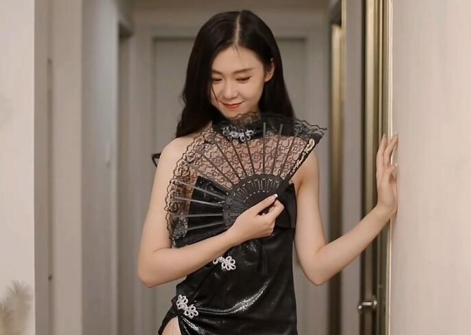 [香柚] 2022.05.03《娇羞佳人黑丝挑逗》妮可可