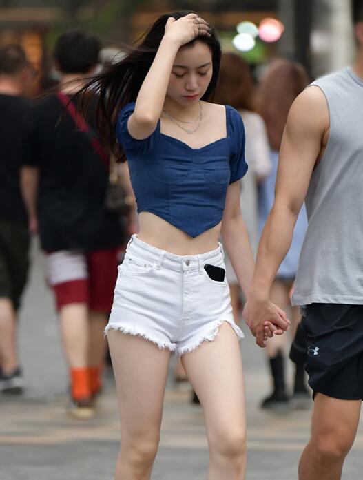 小默作品 雨中白热裤美女