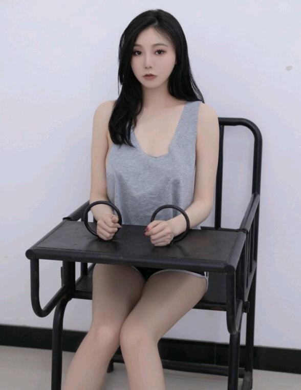 [XiuRen秀人网] 2023.08.01 No.7170 安然anran 妩媚美腿
