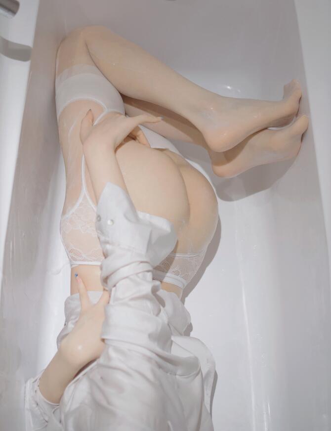 禅院熏 – 湿身少女