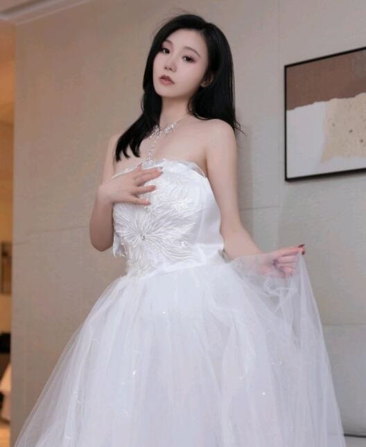 [XiuRen秀人网] 2023.08.08 No.7201 安然anran 婚纱美腿
