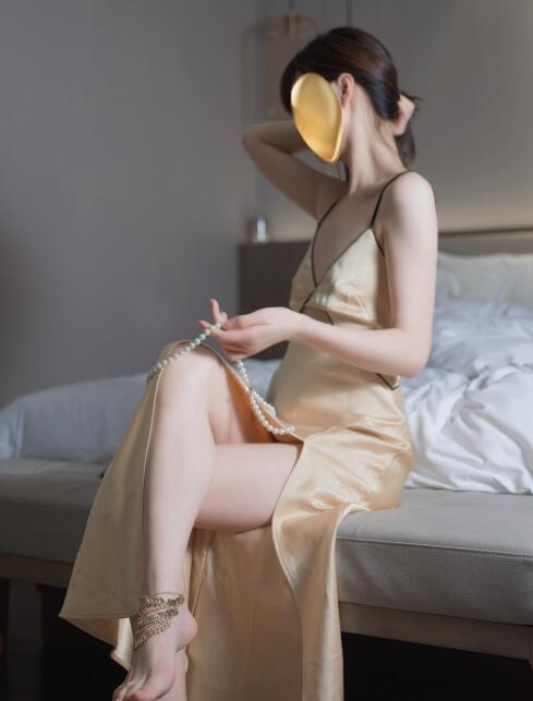 禅院熏 – 金色礼服 脚链