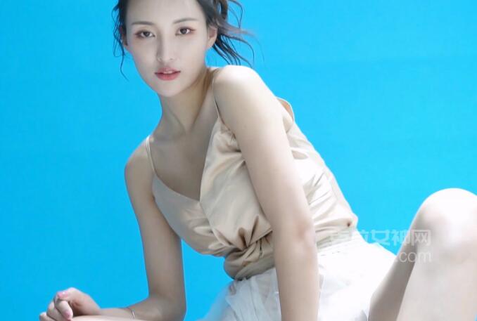 [KeLaGirls克拉女神] 2019.11.10《浴室深V》璇子 视频