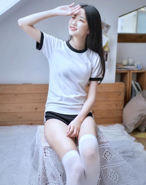 [YWW.ME] 2022.12.29 阁楼里的素白 小静