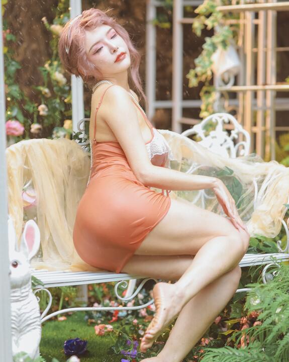 秋和柯基 – 花园嬉水