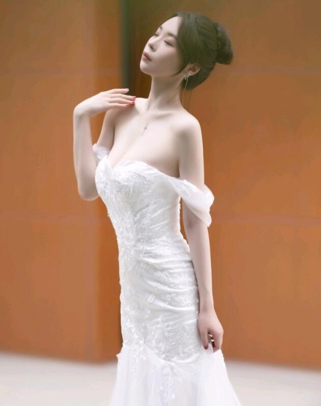 [XiuRen秀人网] 2023.08.30 No.7310 梦心玥 婚纱美腿