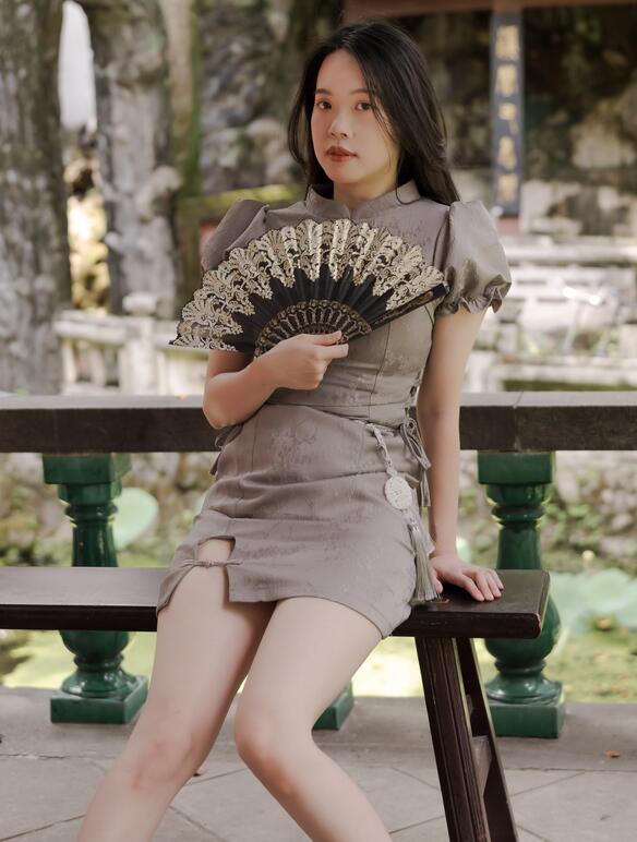 [台湾Limerence] Mona中国风 旗袍 光脚在凉亭散步
