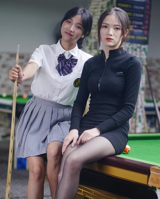 [初夏女神] 049 大发、点点~《姐妹同台》行不行台球桌碰一碰