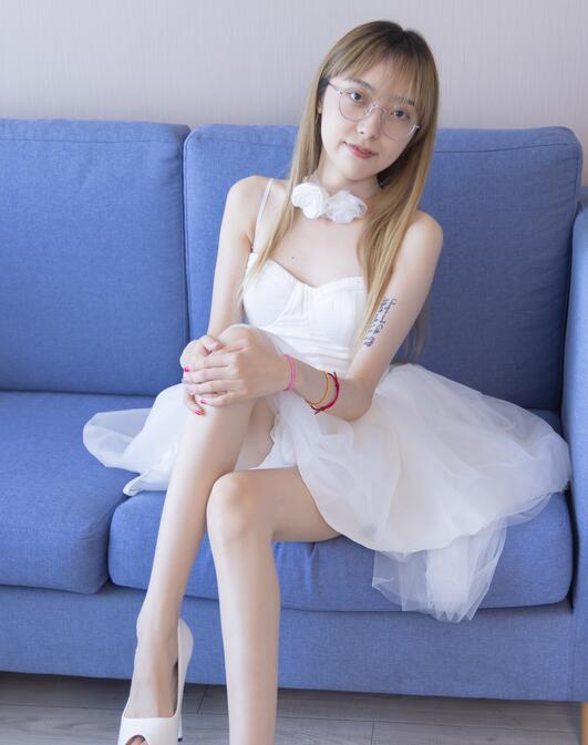 [BoBoSocks袜啵啵] NO.277 稚予-高跟鞋、肉丝、裸足、婚纱小礼裙（花絮版）