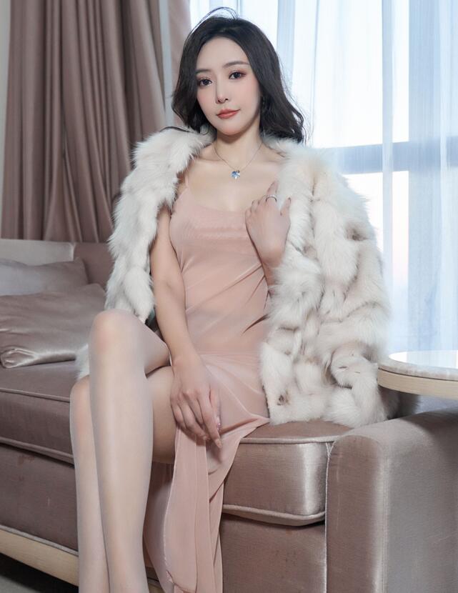 王馨瑶 – 内购无水印 193皮草粉色透视裙