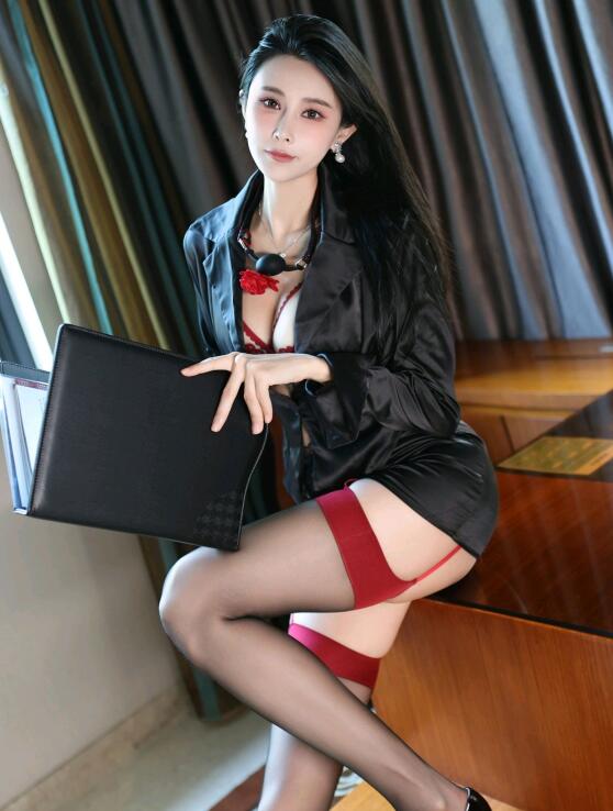 [XiuRen秀人网] 2023.11.08 No.7630 草莓mm 黑丝美腿