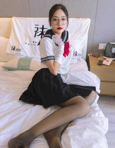 [BoBoSocks袜啵啵] NO.293 小甜豆-两双高跟鞋、两双丝袜叠穿、jk制服（花絮版）