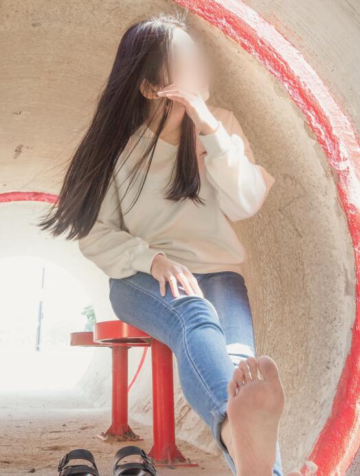 [台湾Limerence] BiBi 新人首次拍摄足控作品