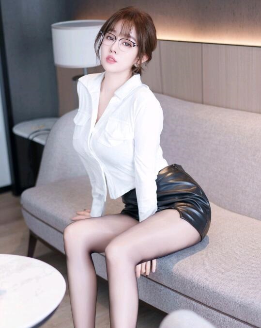[YOUMI尤蜜荟] 2023.12.08 VOL.1012 王雨纯 短裙黑丝