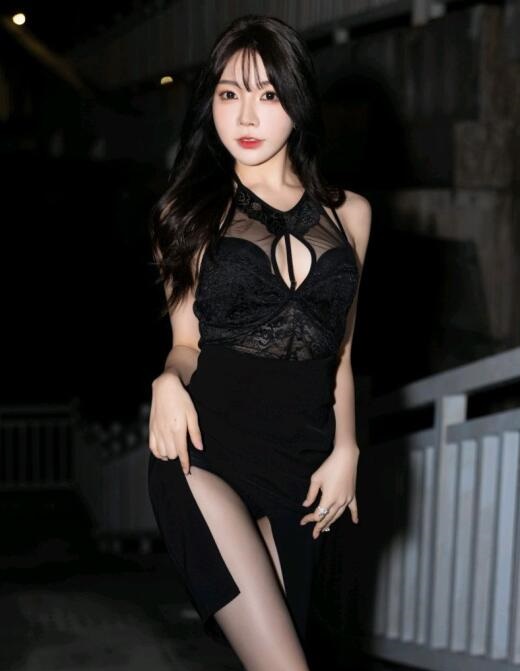 [XiuRen秀人网] 2023.12.15 No.7820 徐莉芝Booty 黑丝美腿