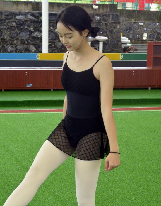 [初夏女神] 075 双双~【舞蹈练习生】练习舞蹈的时候不小心受伤了
