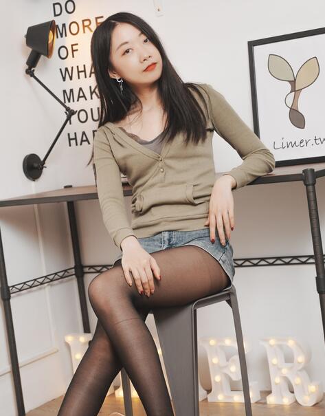 [台湾Limerence] Syuan 是ㄒㄩㄢˊ 黑丝 高跟＆裸足乳液保养