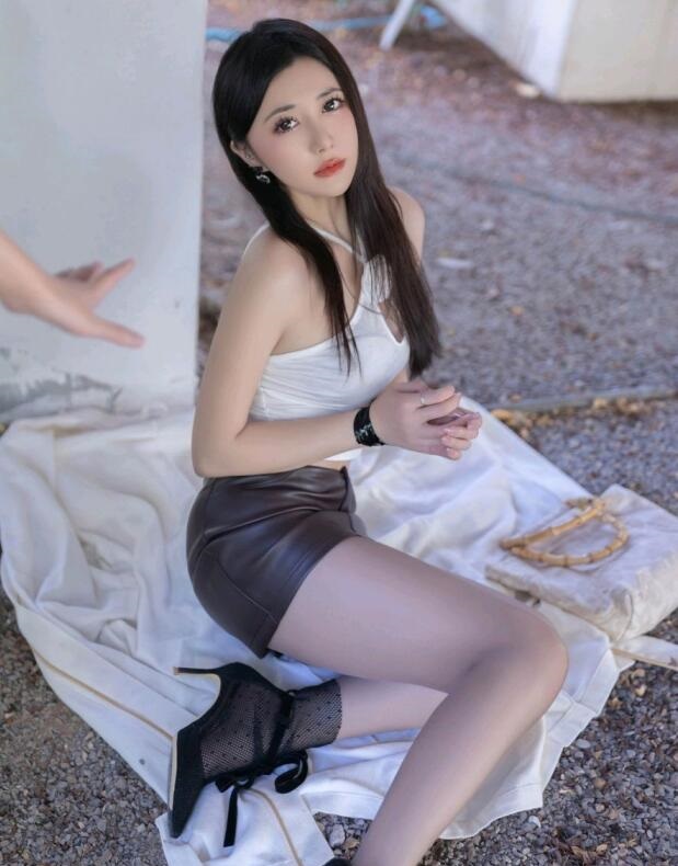 [XiuRen秀人网] 2023.12.29 No.7888 鱼子酱Fish 短裙美腿