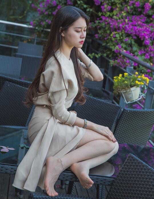 SIA不吃鱼 微密圈 05月15日 #嘉宾专享帖# 风衣玉足