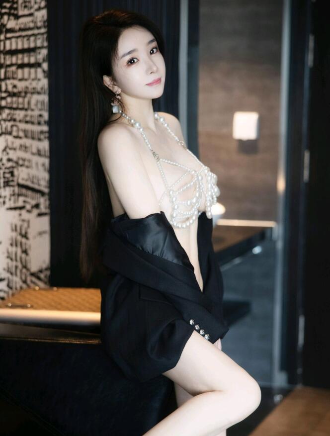 [XiuRen秀人网] 2024.01.10 No.7939 雨儿baby 美腿妩媚