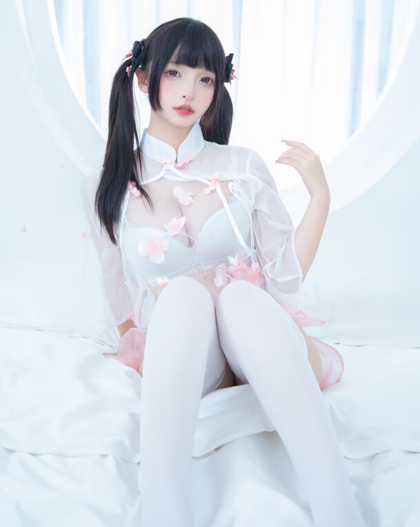 神楽坂真冬 – 蜜桃雪糕