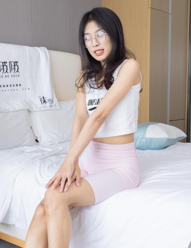 [BoBoSocks袜啵啵] NO.301 奶油-两双板鞋、白棉袜、短黑丝（花絮版）