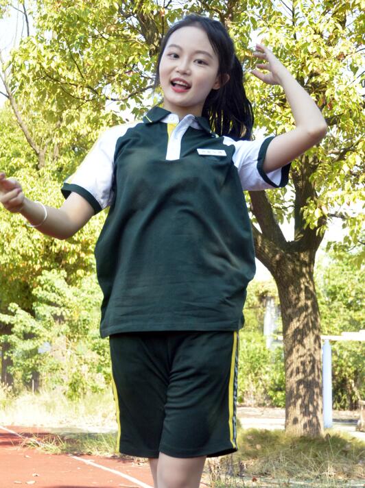 [初夏女神] 084 双双~【绿色校服】校服是亲戚家借来的，还挺合身！