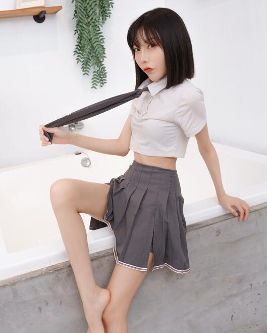 [台湾Limerence] 素人 林莹 JK小只马の性感 裸足