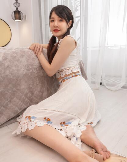[台湾Limerence] 素人apple 全站首本穆勒鞋写真