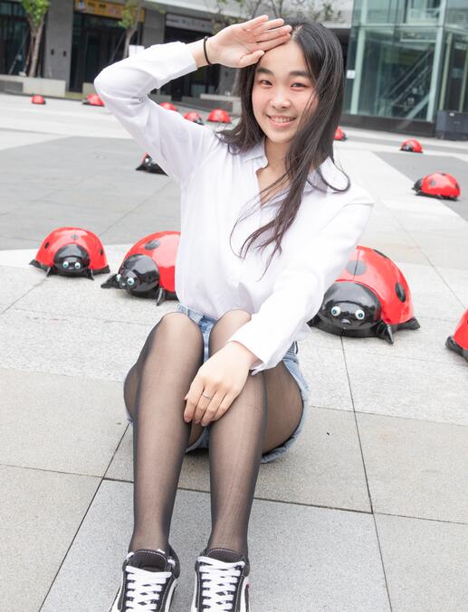 [台湾Limerence] 素人学生Ariel艾莉儿，穿上透肤黑丝，味道扑鼻在你脸前晃呀晃