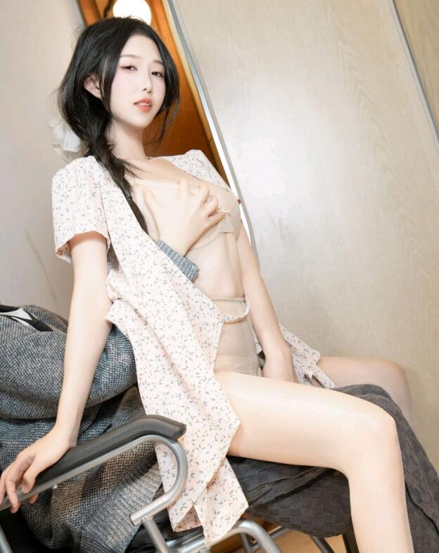 [XiuRen秀人网] 2024.02.22 No.8130 利世 美腿丝袜