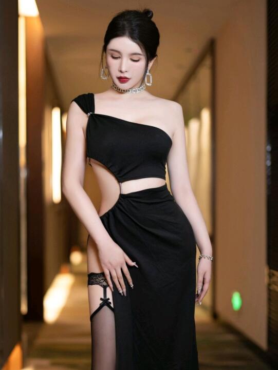 [XiuRen秀人网] 2024.03.13 No.8222 李丽莎 美腿黑丝