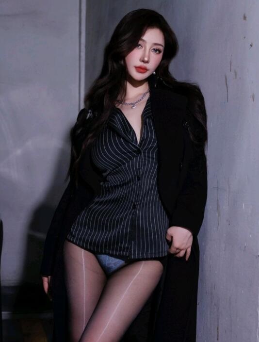 [IMISS爱蜜社] 2024.03.20 VOL.768 蕾蕾醒了没 黑丝美腿